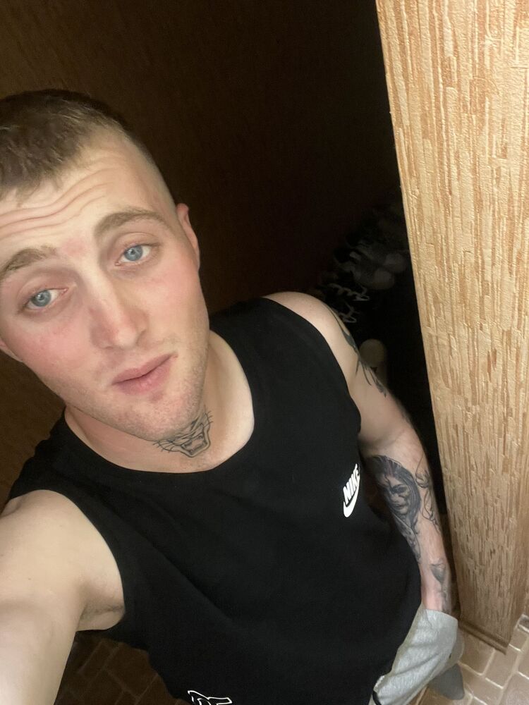  44629554  Andrei, 22 ,    