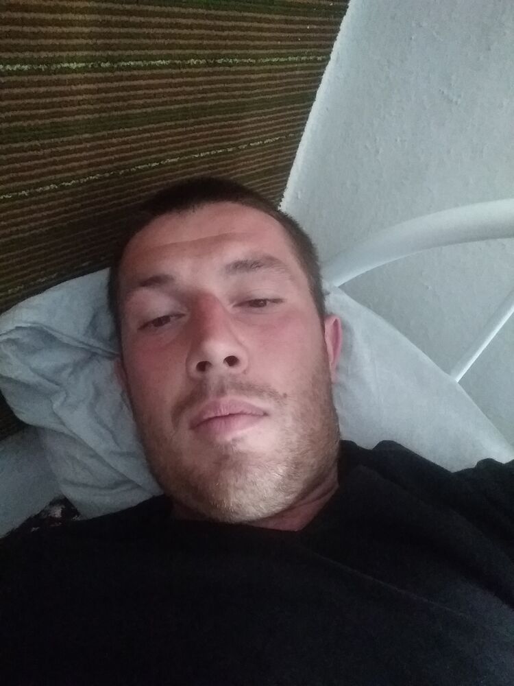  22934444  Igor, 30 ,    