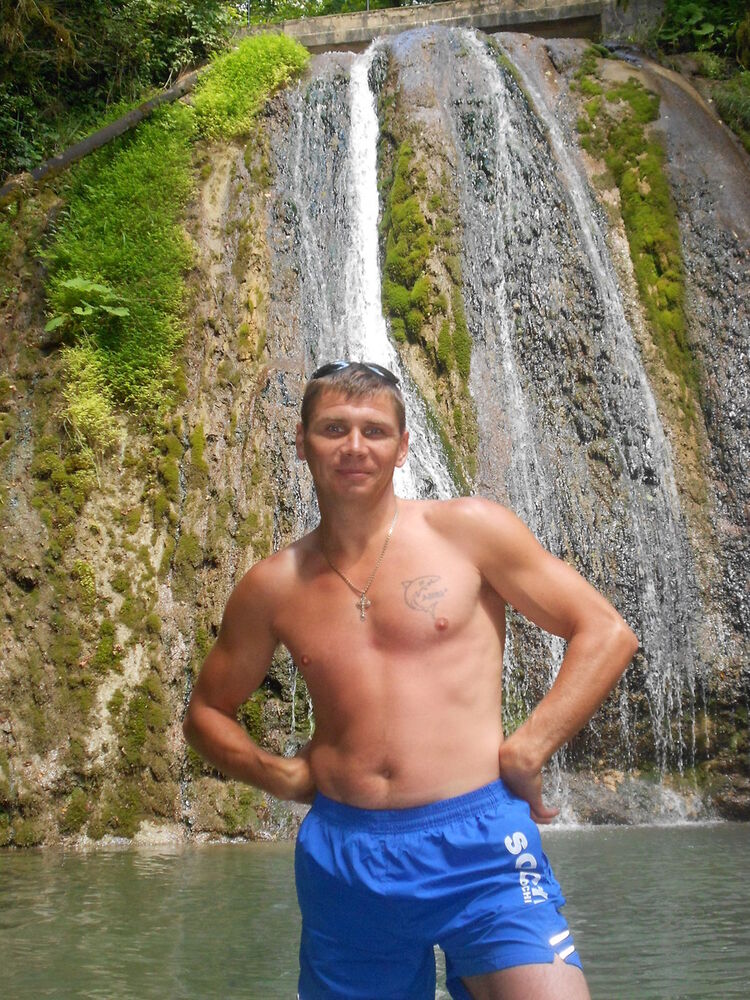  10041904  Valerii, 47 ,    