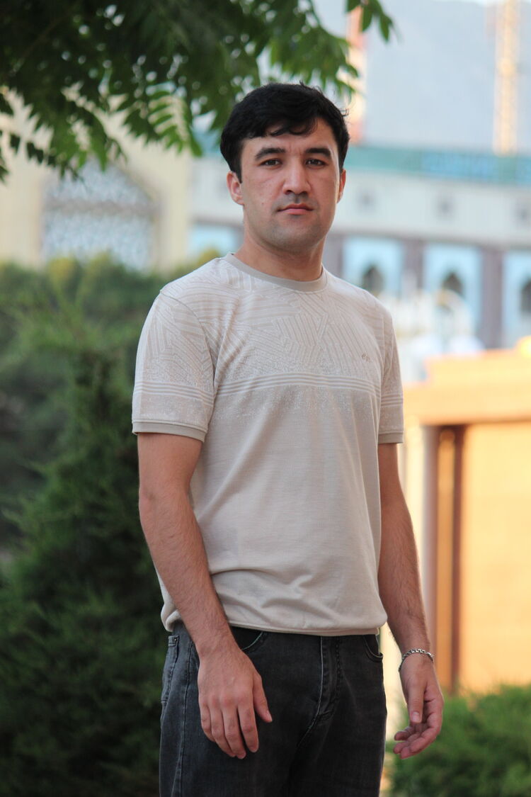  33779724  Azik, 27 ,    