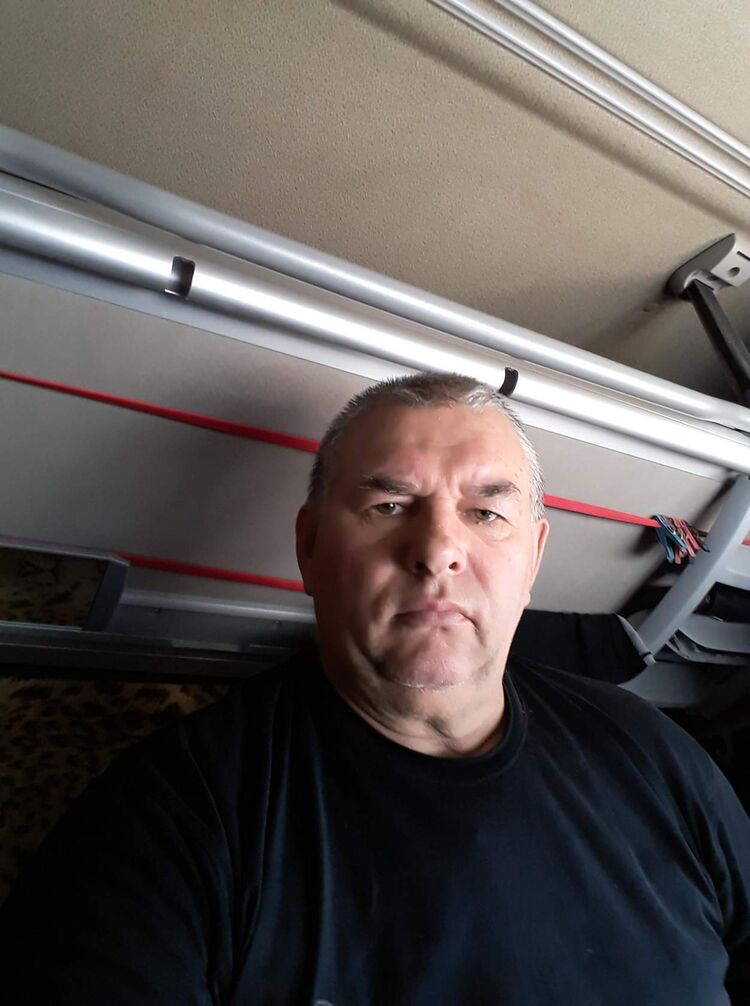  22608584  , 64 ,    