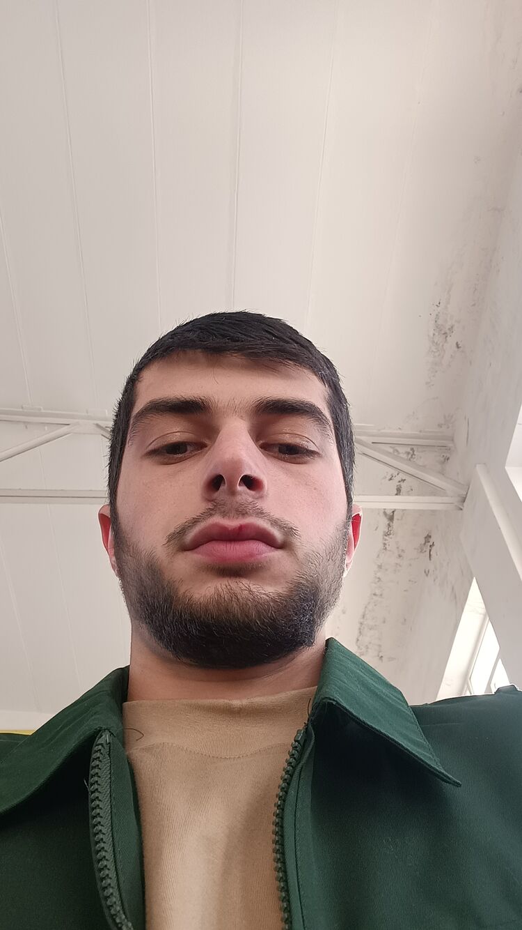  40427824  Magomed, 23 ,    