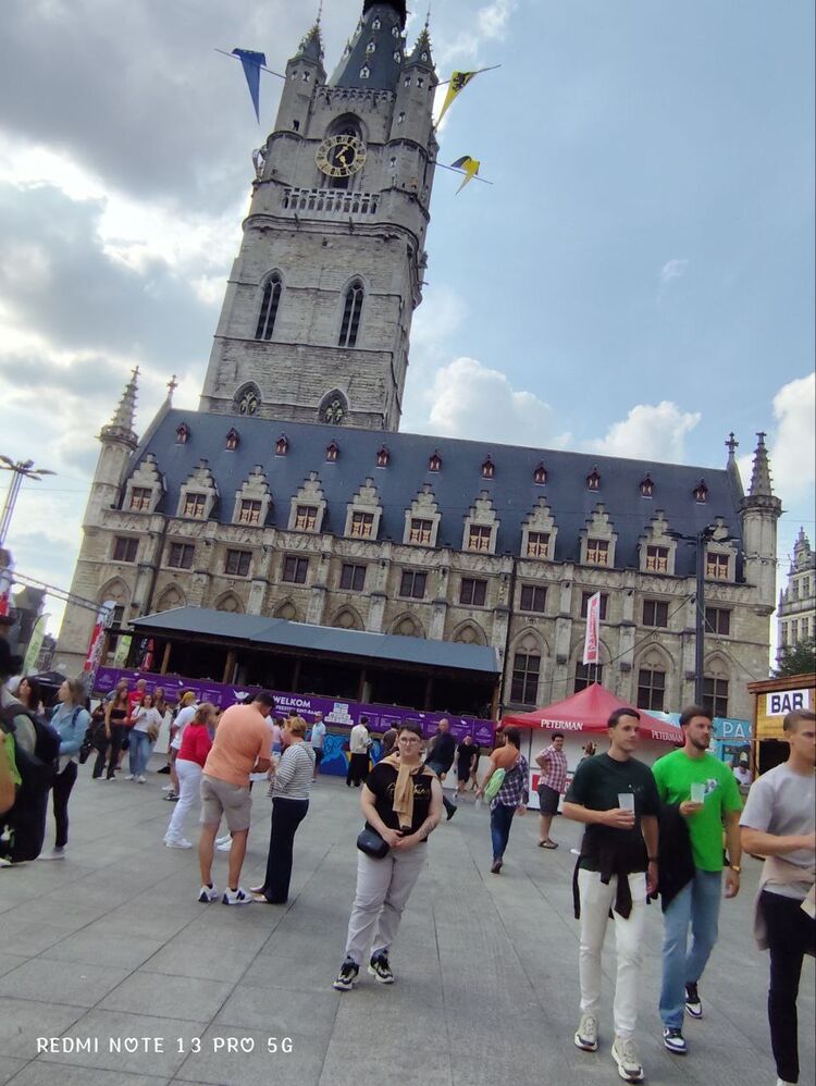  45454754  , 26 ,    Sint-Truiden