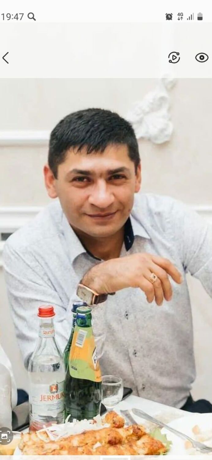  ,   Artur, 41 ,  