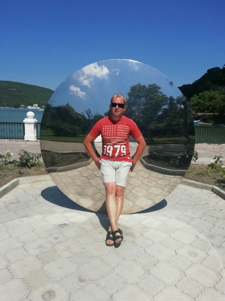  19318304  Aleks, 38 ,    