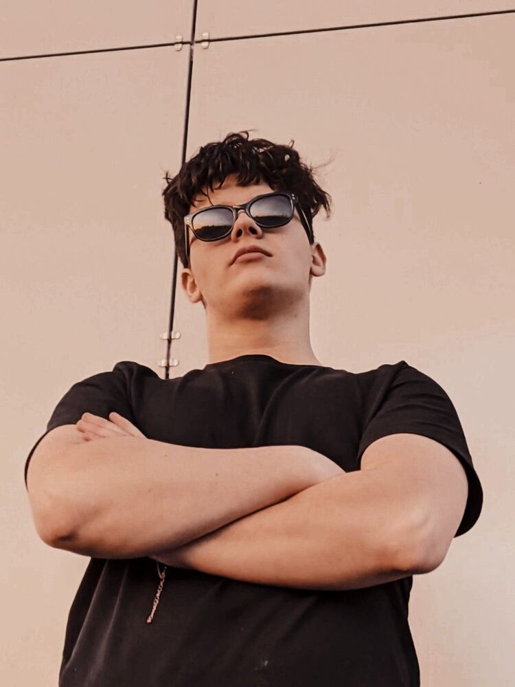  37055194  , 21 ,    -