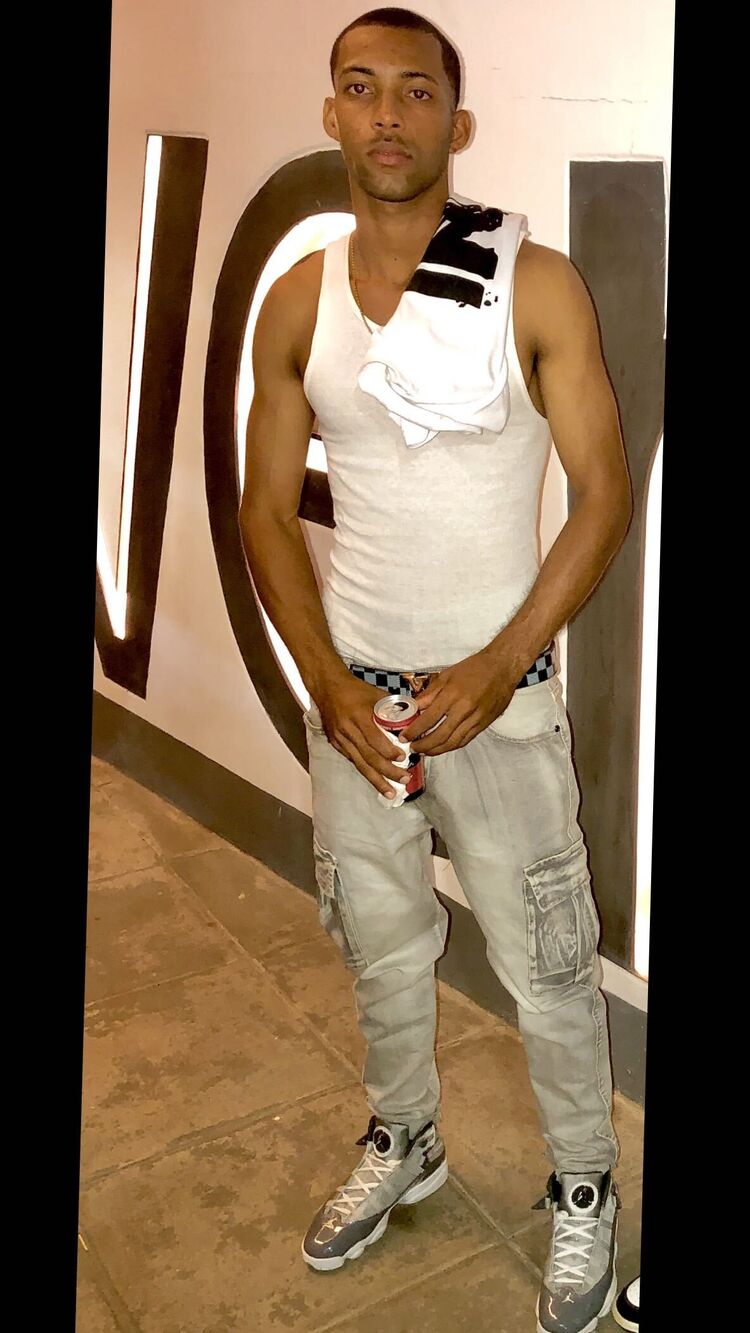  53123974  Gabriel, 22 ,    