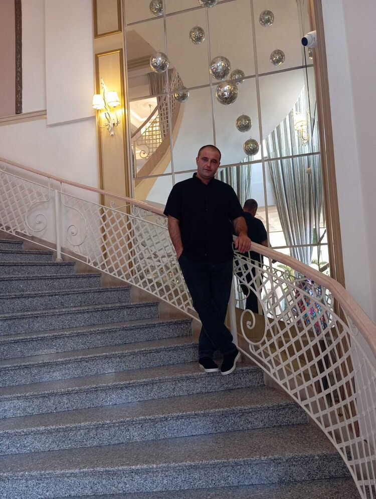  52985114  Dato, 40 ,    