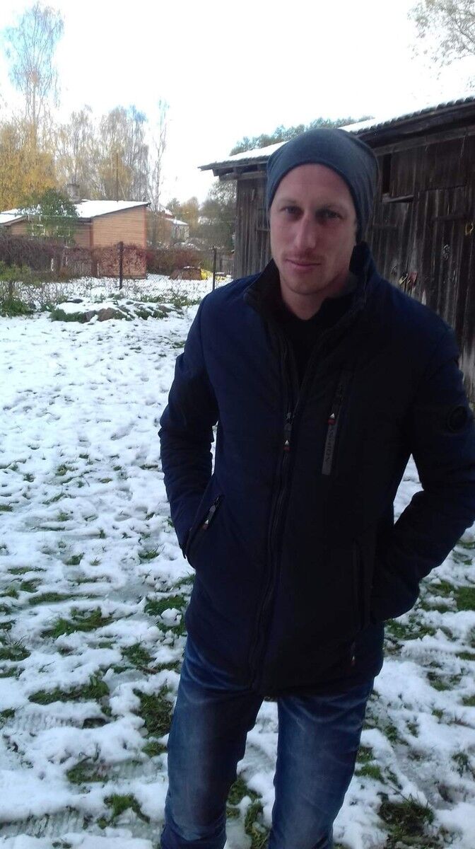  14318014  Viktor, 37 ,    