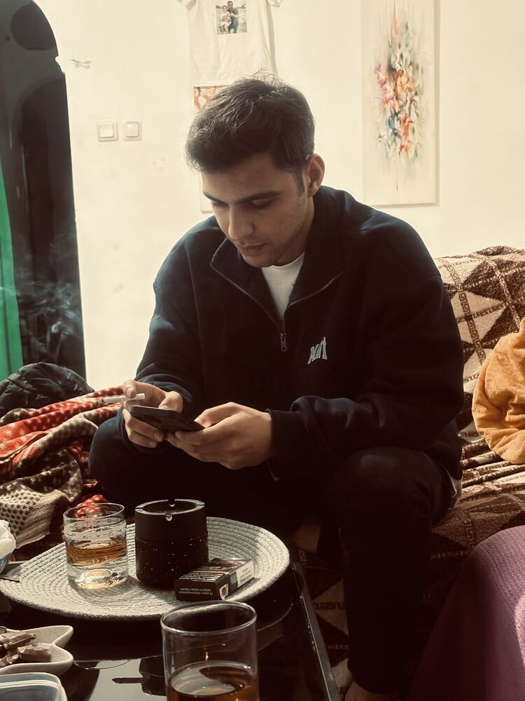  53529724  Serhan, 28 ,    