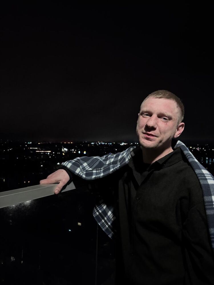  49195604  Pavel, 33 ,    