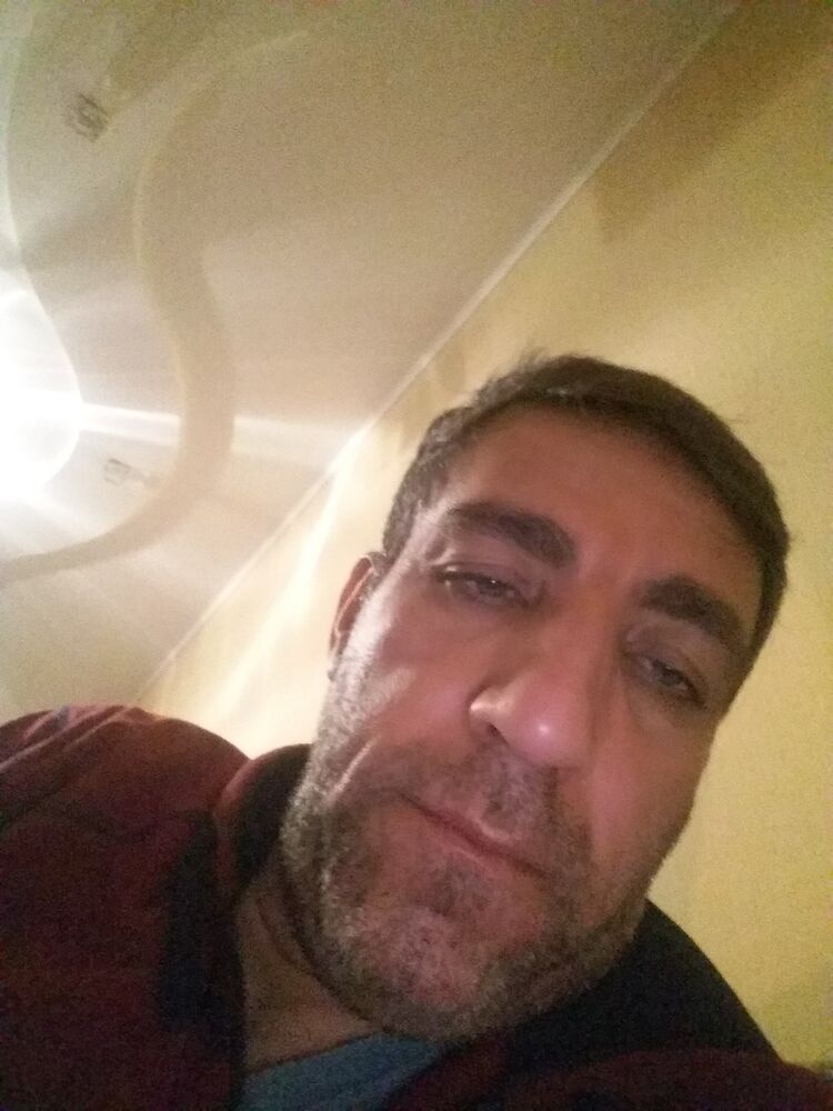  18486154  Roman, 48 ,    