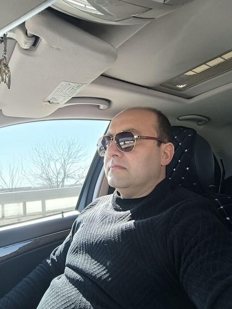  52606164  Armen, 41 ,    