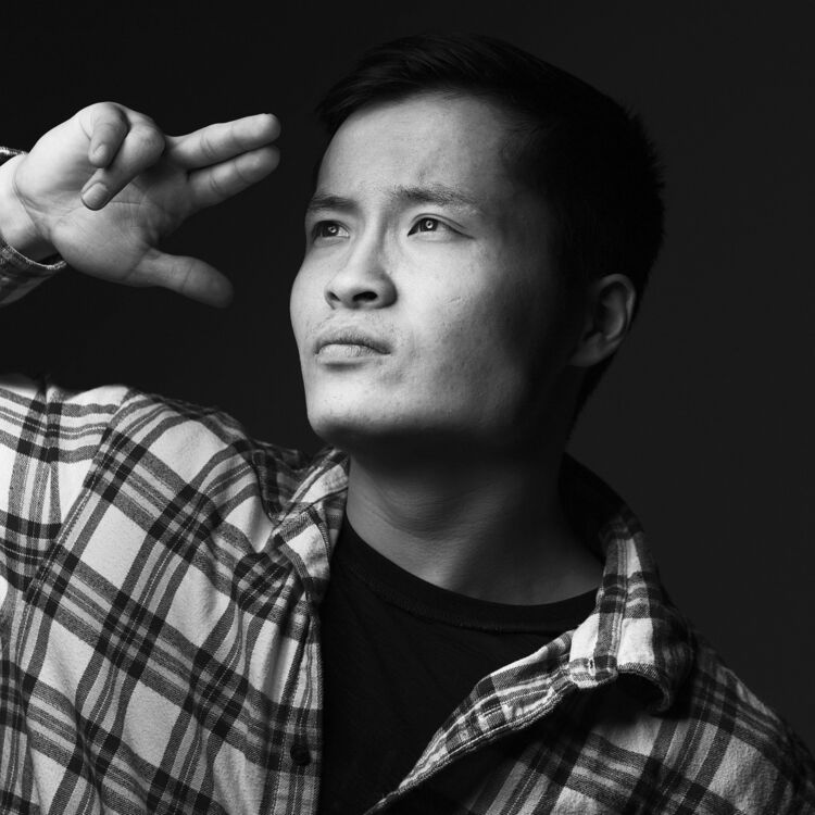  15425594  Konstantin, 27 ,    