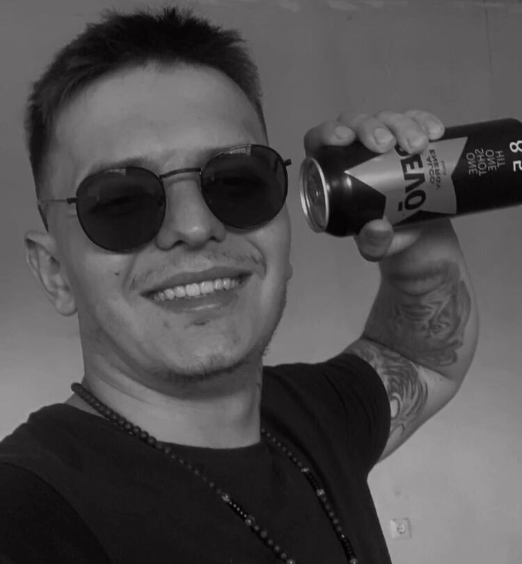  ,   Vito, 25 ,   ,   