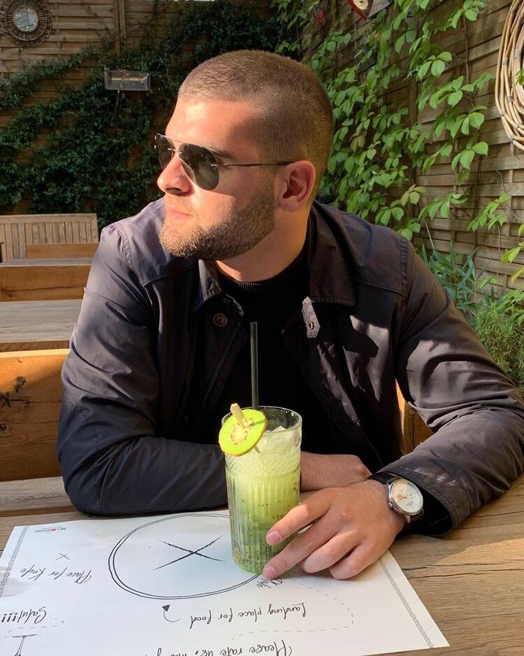  18952234  Anri, 26 ,    