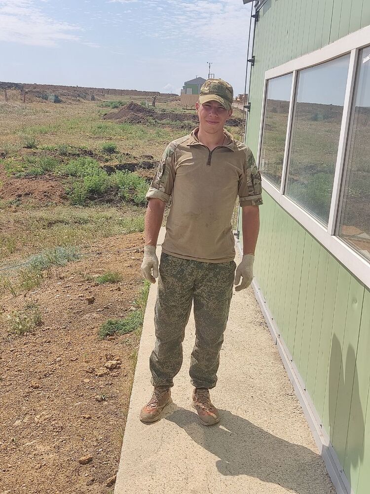  ,   Mikhail, 22 ,   ,   , c , 