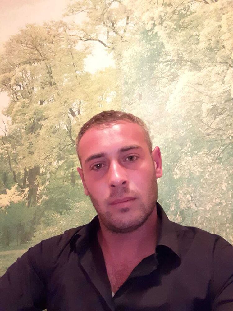  41236564  Artur, 32 ,    