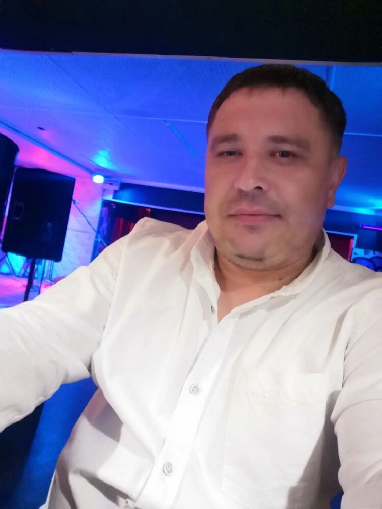  32077814  Pavel, 41 ,    