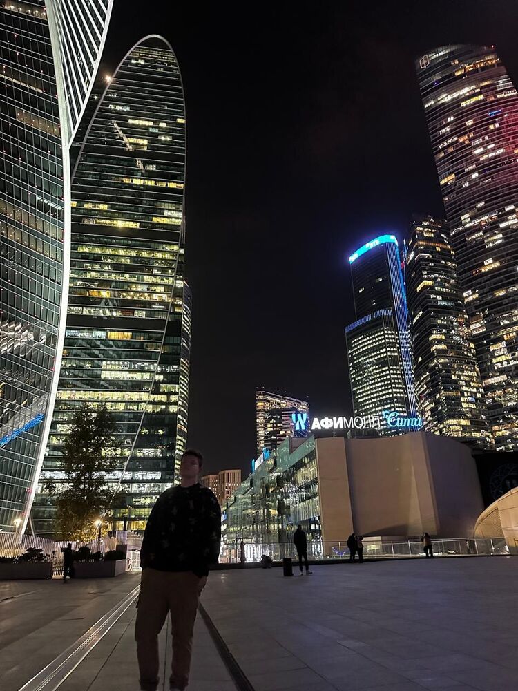  47002884  Vlad, 19 ,    