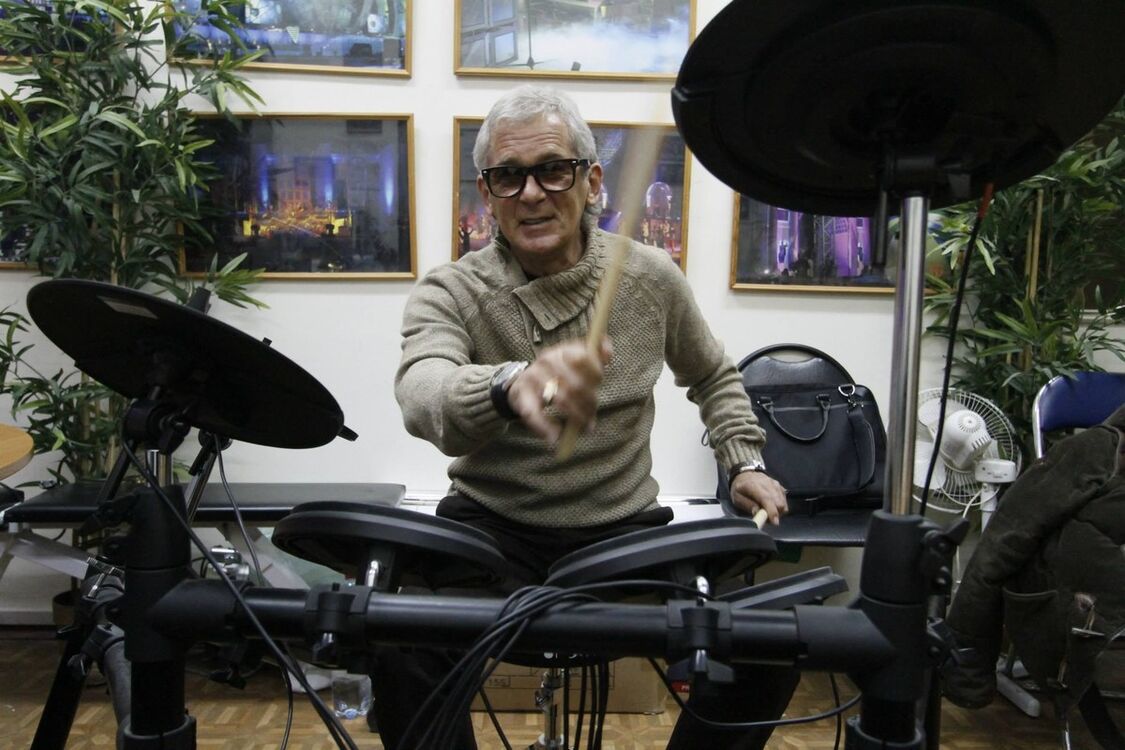  11650024  Feliks, 72 ,    