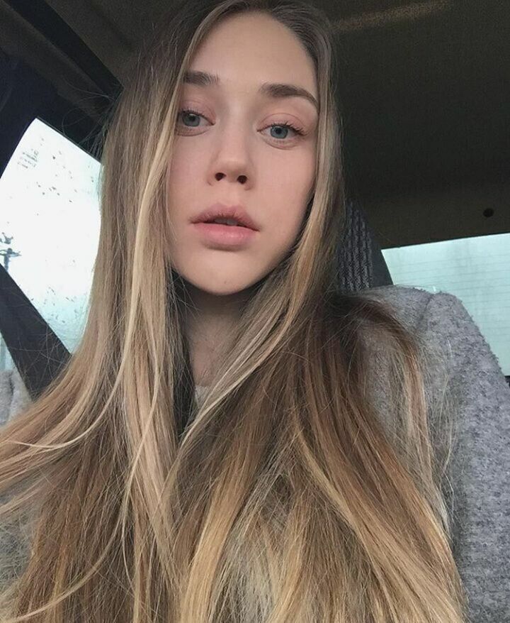  28631234  Laura, 22 ,    