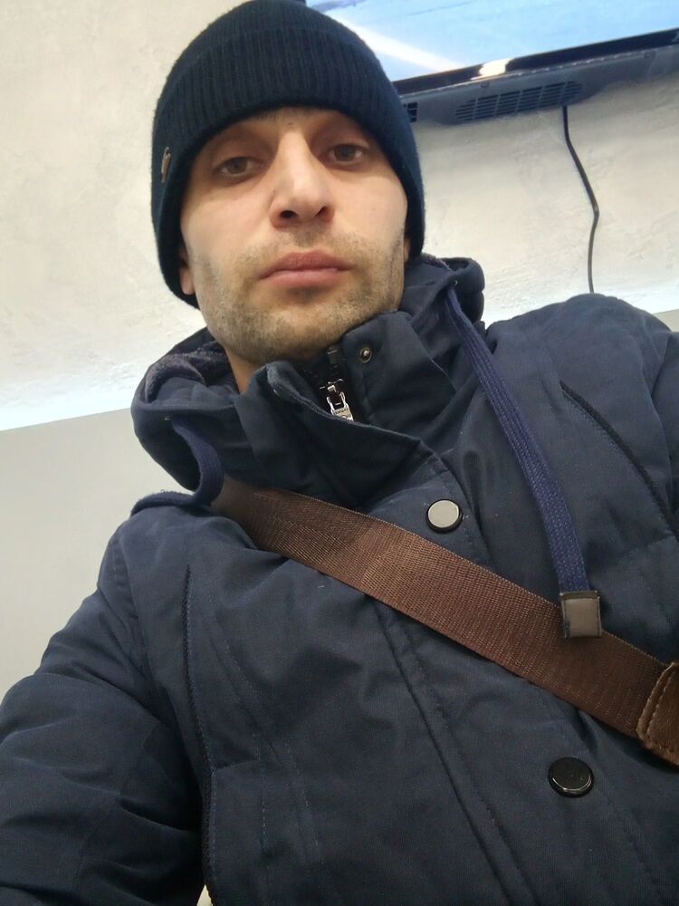  46637044  , 33 ,    