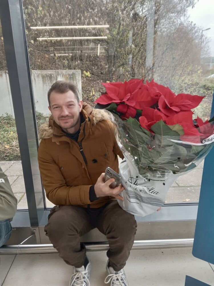  47456074  Mikheil, 30 ,    Dilliner