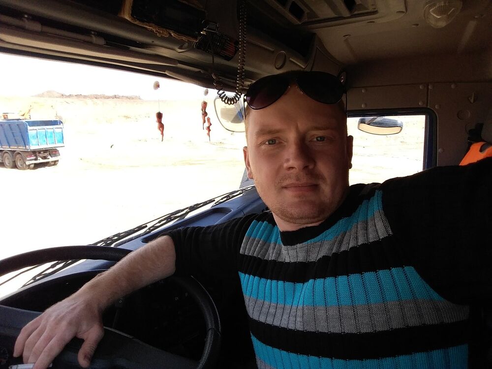  9350464  Sergio, 32 ,    -