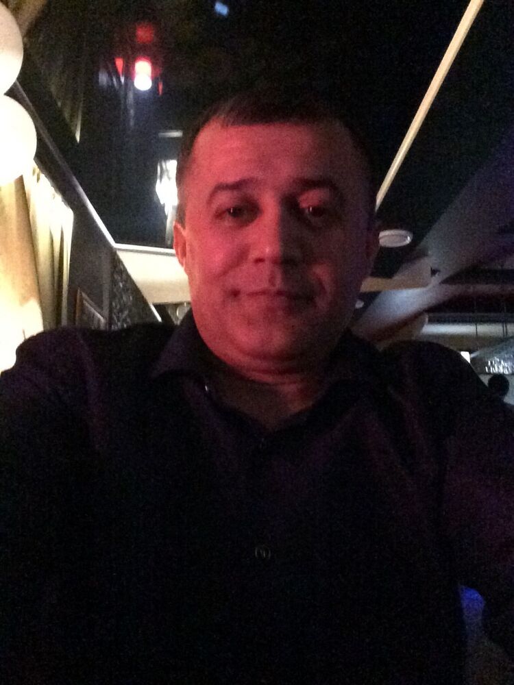  10011984  AZAR, 48 ,    