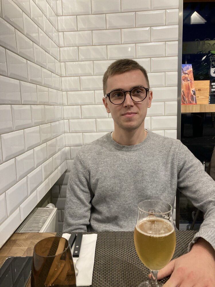  ,   Denis, 32 ,     