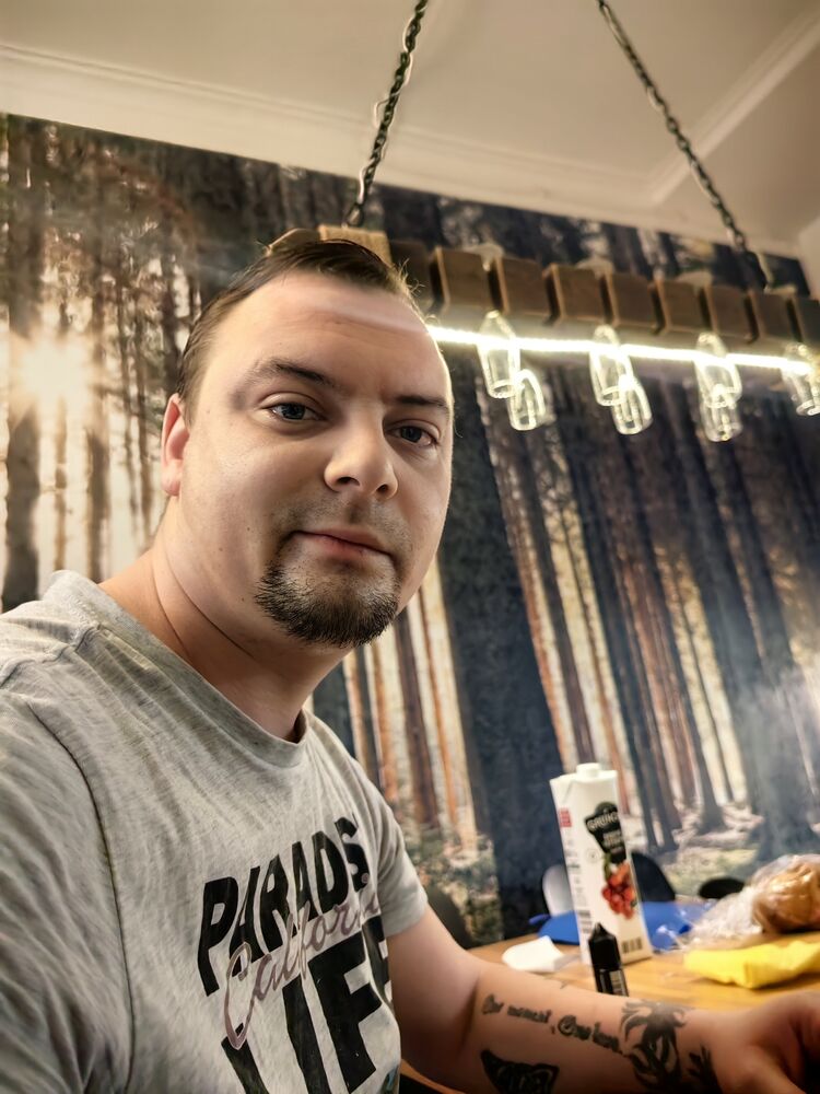  53755784  Anton, 33 ,    