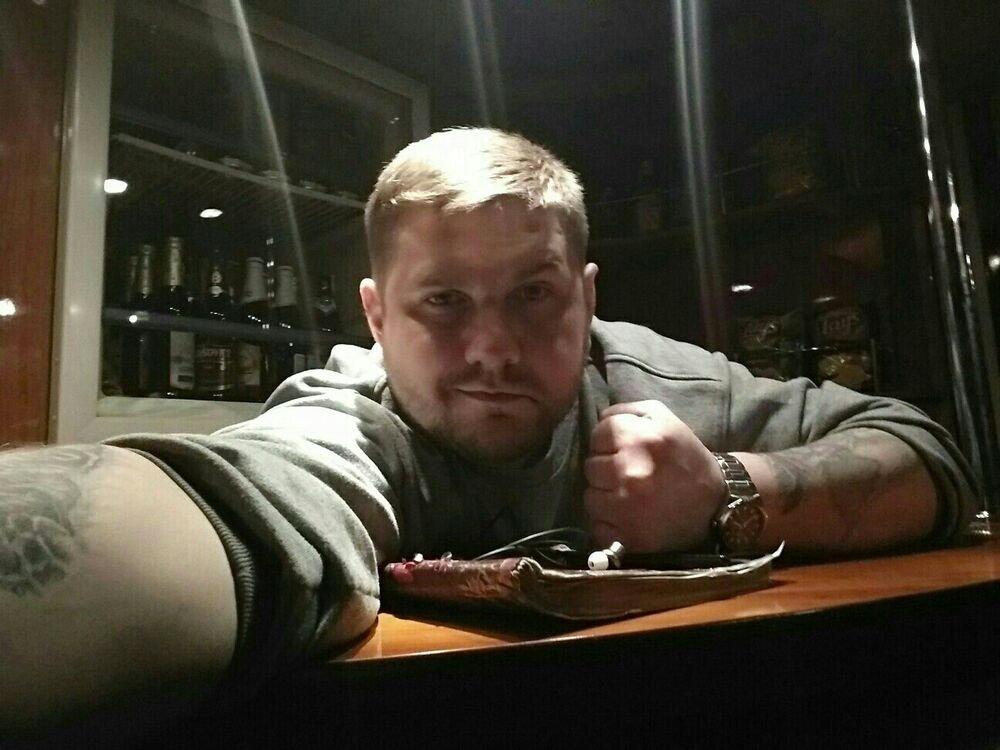  54327904  Artem, 41 ,    