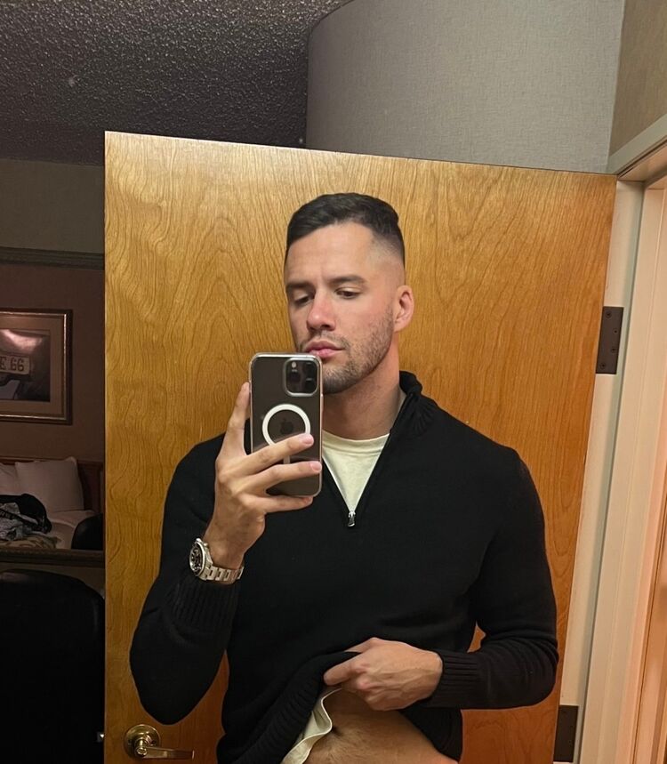  54532314  Artem, 37 ,    