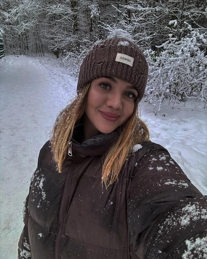  ,   Ana, 27 ,   ,   