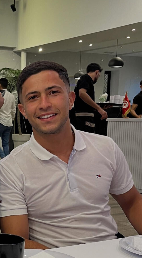  53571154  Rayen, 23 ,    