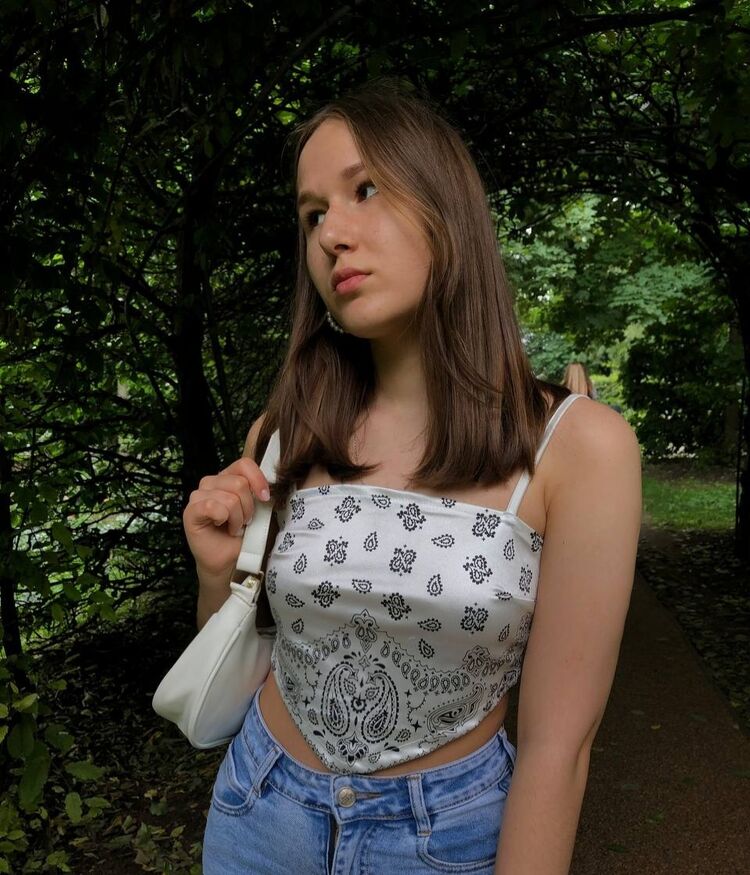  ,   Elizaveta, 19 ,     