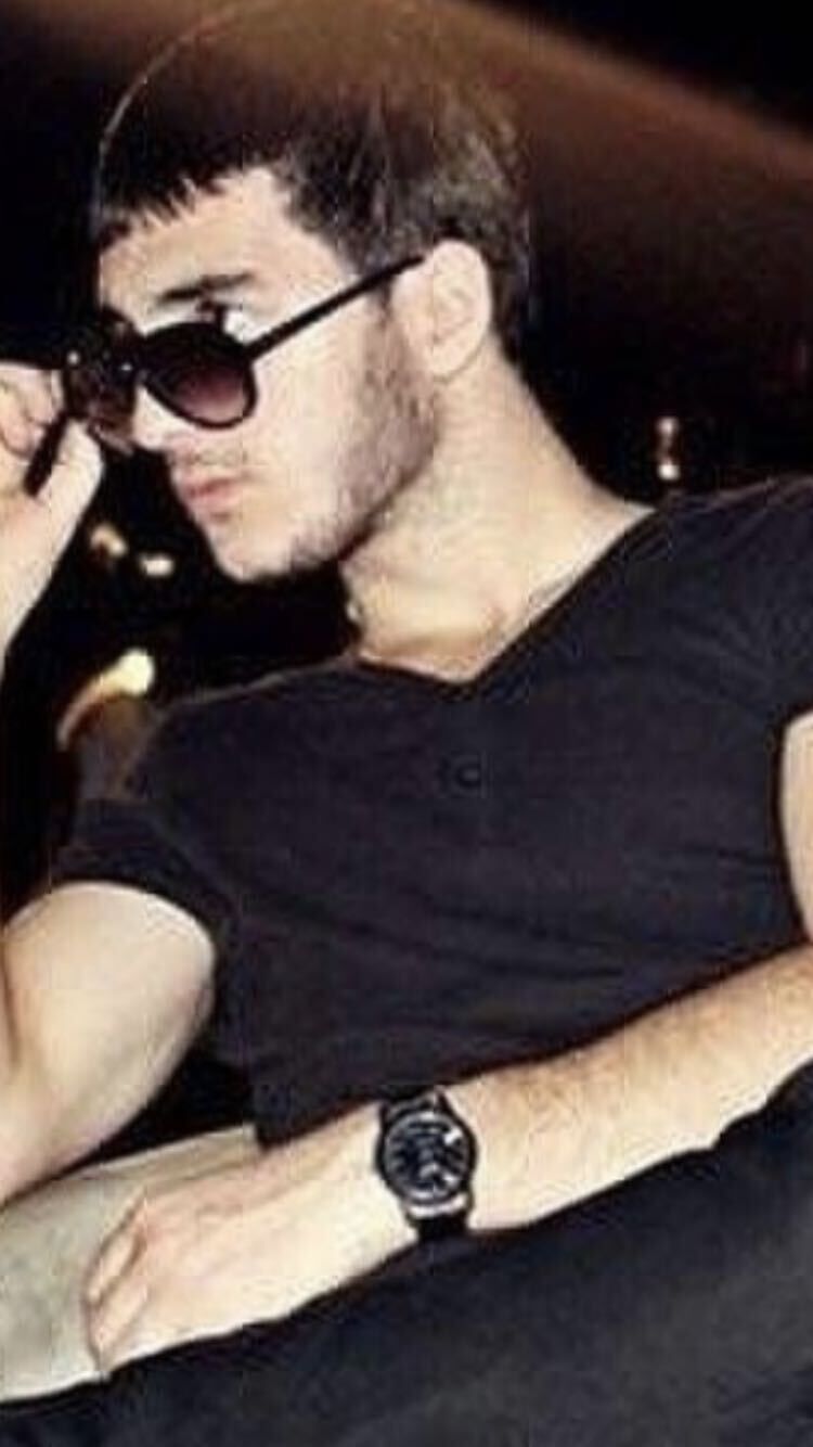  ,   Armen, 33 ,   ,   