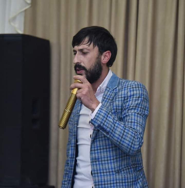  38917104  Emil, 37 ,    