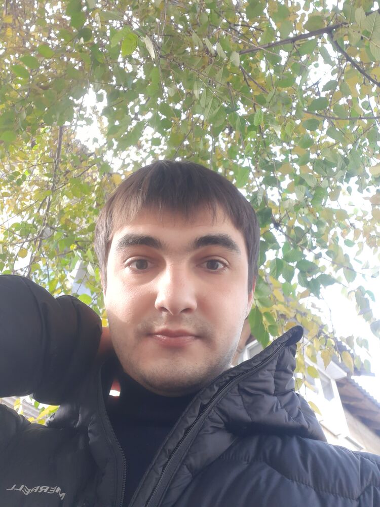  24285604  Alex, 22 ,    