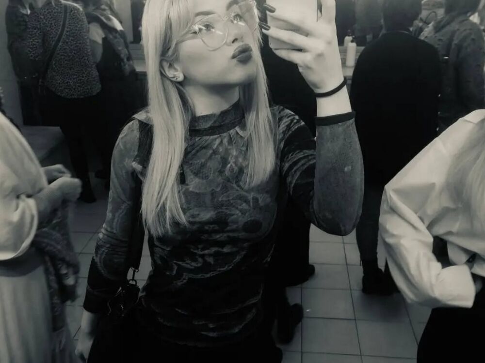  52292324  , 22 ,    -