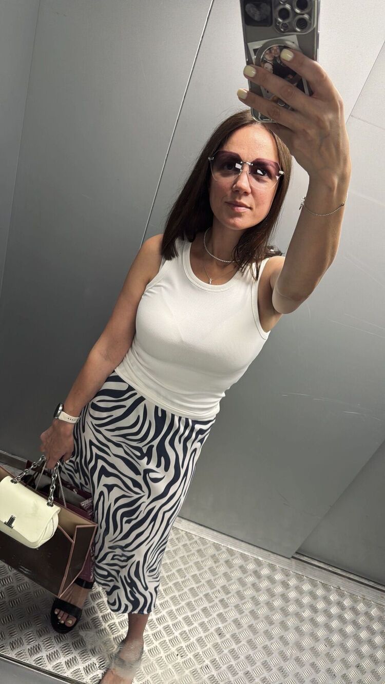  52560654  , 37 ,    
