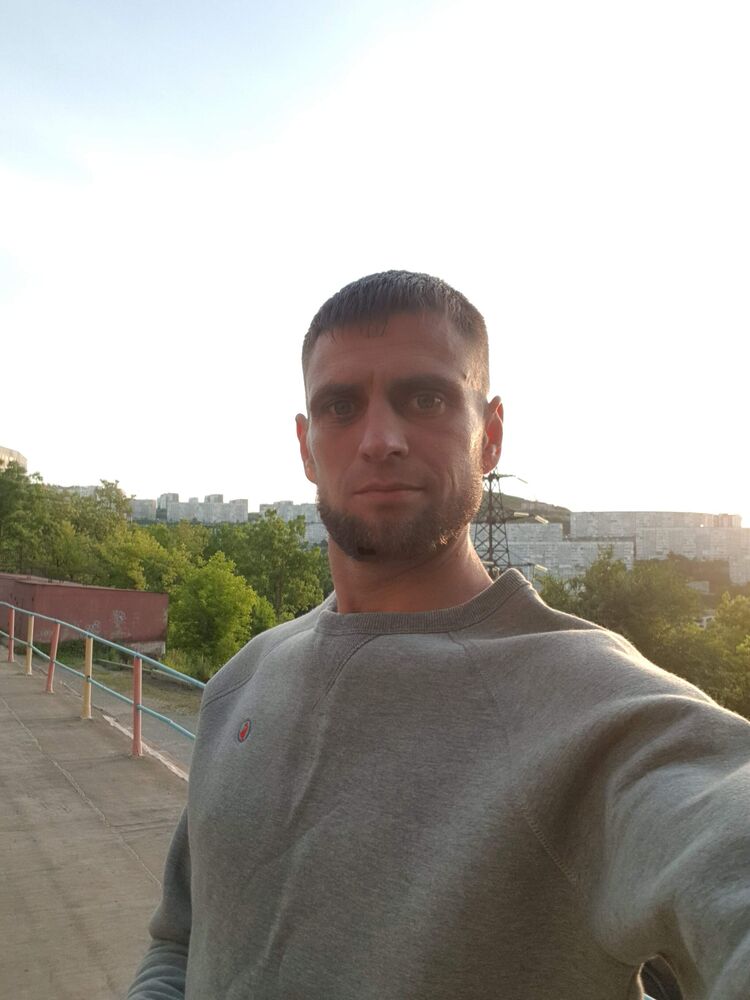  42213124  Aleksei, 37 ,    