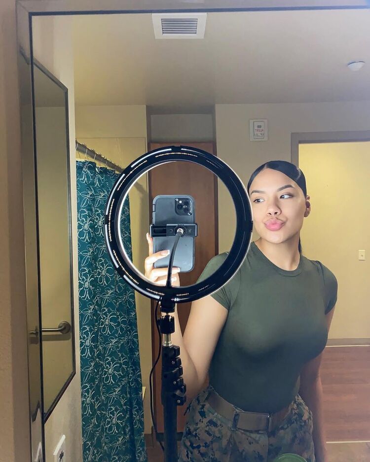  48785954  Jania lopez, 29 ,    Anthem