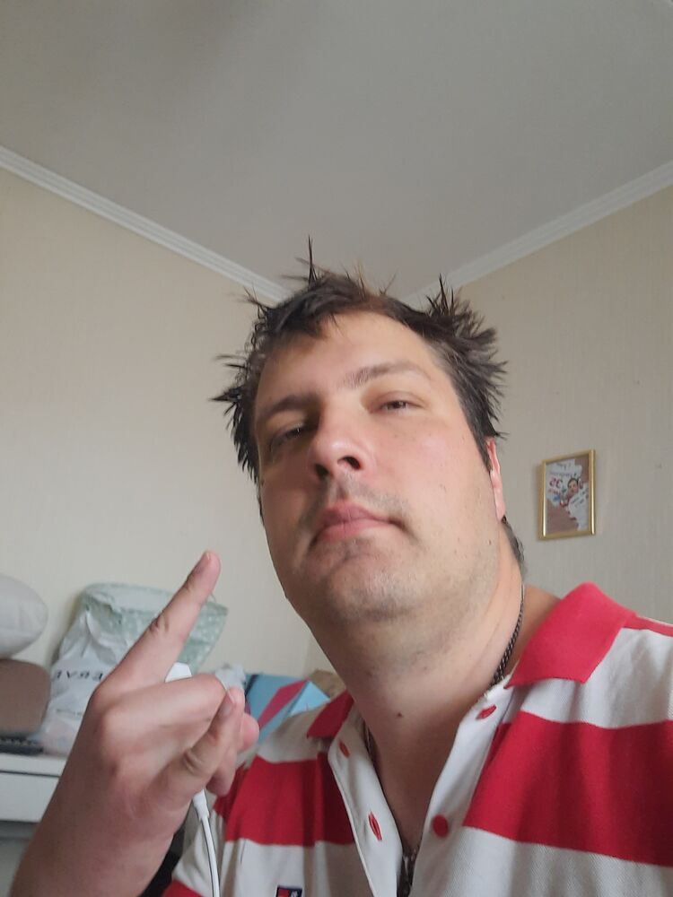  28049664  Mikhail, 38 ,    