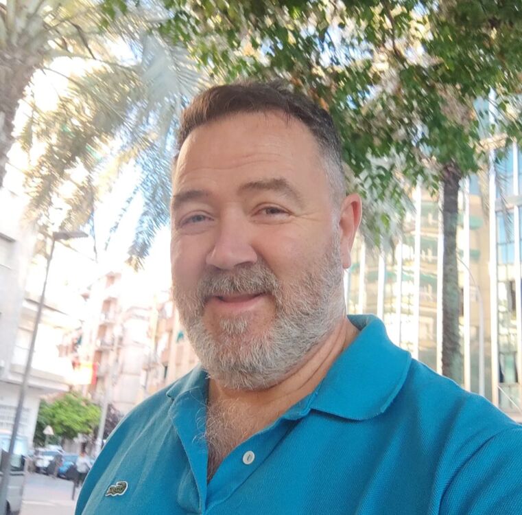  41537874  David, 48 ,    