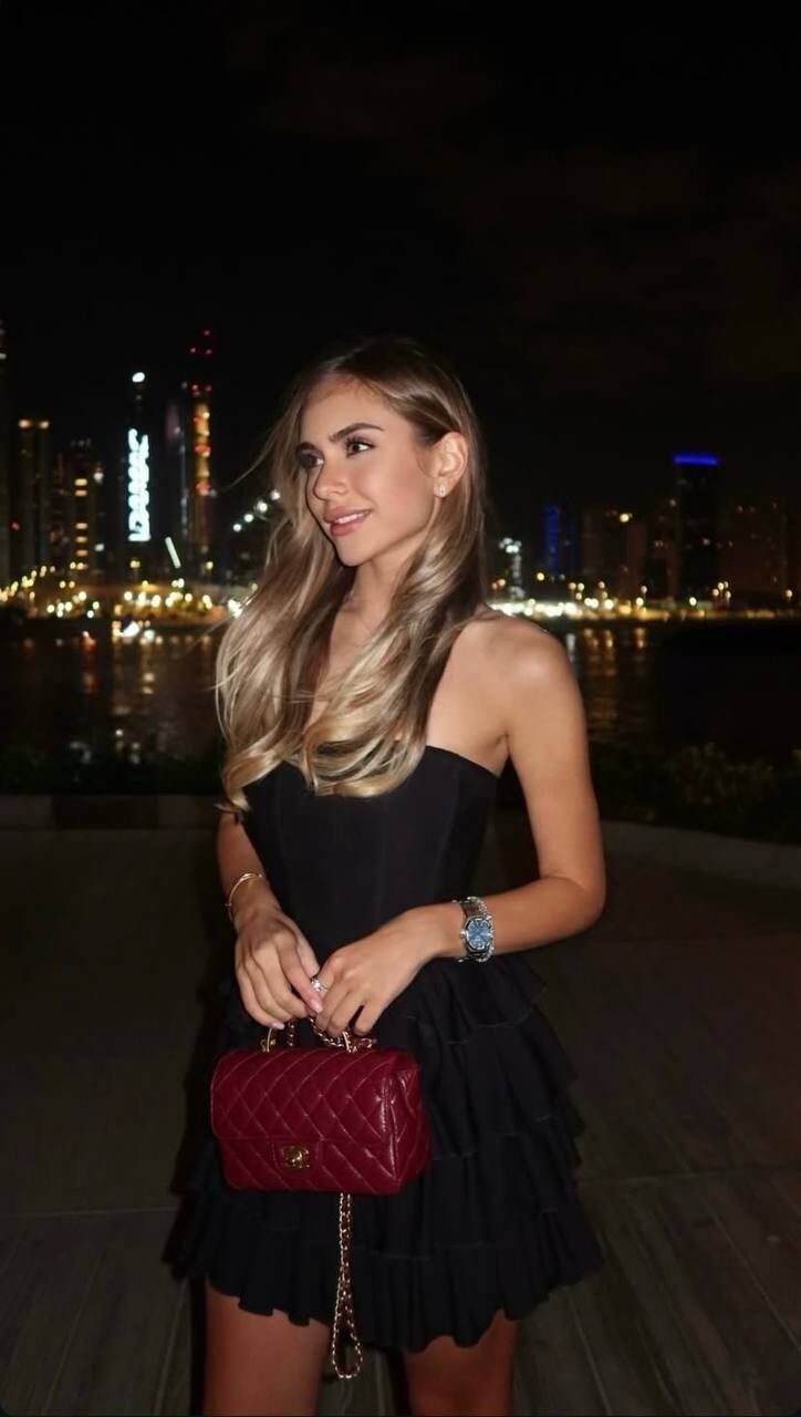  54557724  Julia, 27 ,    Anthem