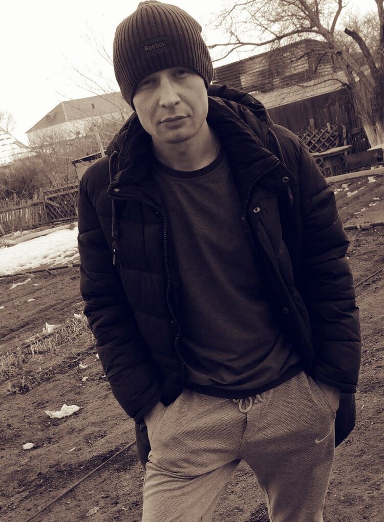  ,   Alex, 37 ,   