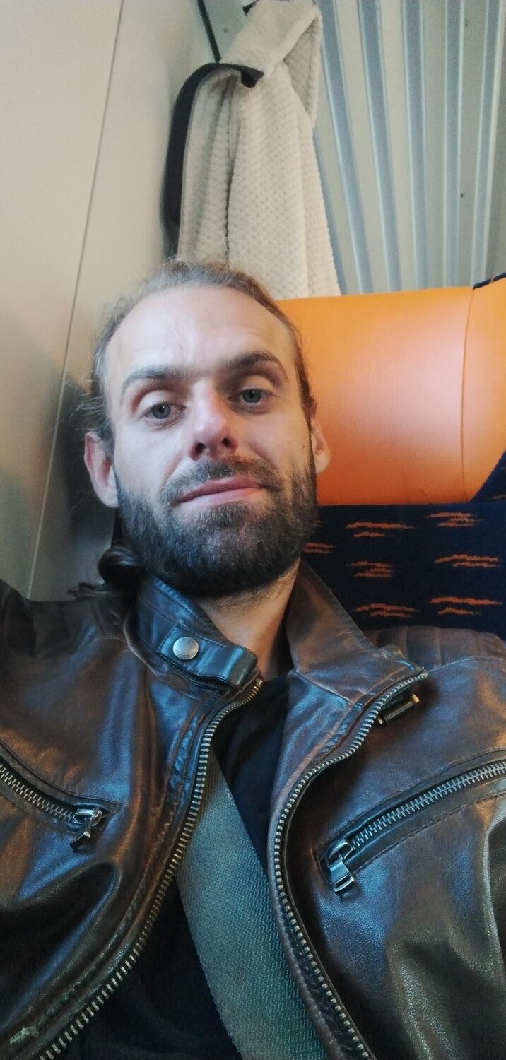  40234484  Mariusz, 36 ,    