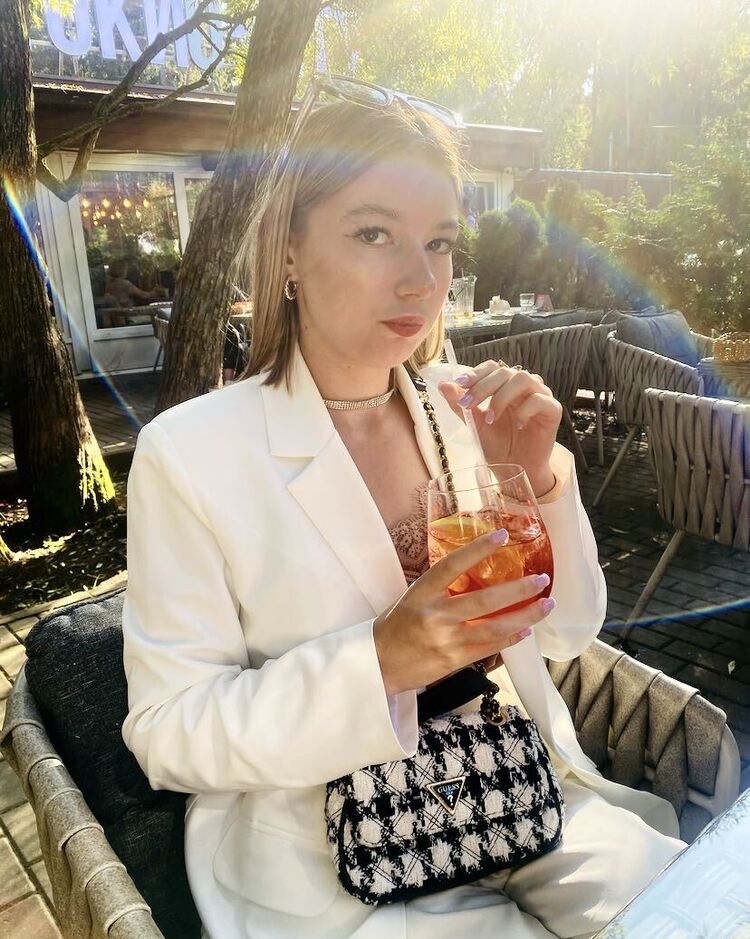  -,   , 19 ,   